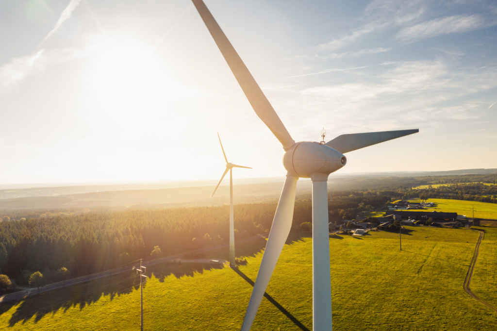 Nachhaltige Geldanlage, Bild mit Windrädern